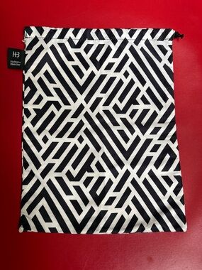 Hudson + Bleecker Labyrinth Onyx Travel Drawstring Dust Bag